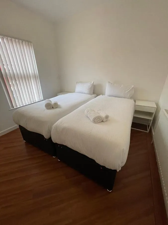 Ryan Air I Bnb - 2 Bedroom House With Free Parking Liverpool Holiday home