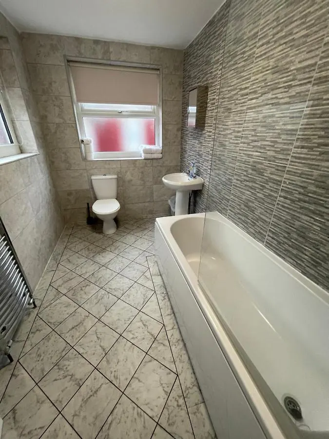 Holiday home Ryan Air I Bnb - 2 Bedroom House With Free Parking Liverpool